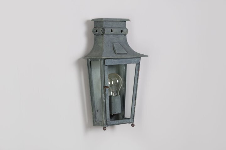 Megève Nr. 210 | historische, flache Wandleuchte Größe S von LumArt.